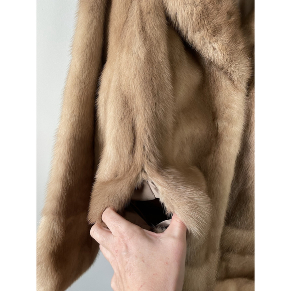 Vintage Rices Nachmans Women’s Fur Coat Absolutely Stunning - Picture 4 of 11